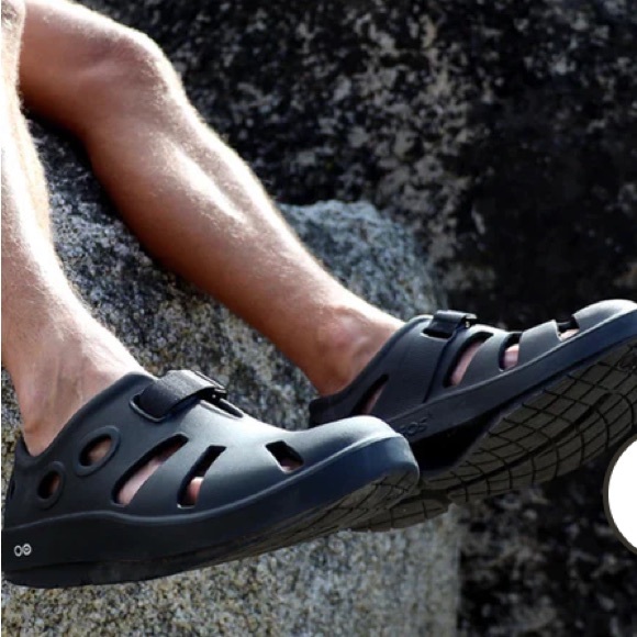 OOFOS Oocandoo Black Outdoors Sandals - Picture 2 of 14